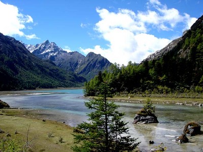 图片：康定莲花湖