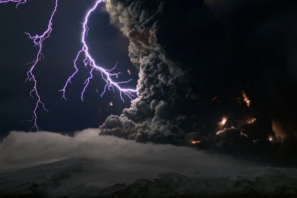 冰岛火山闪电图片