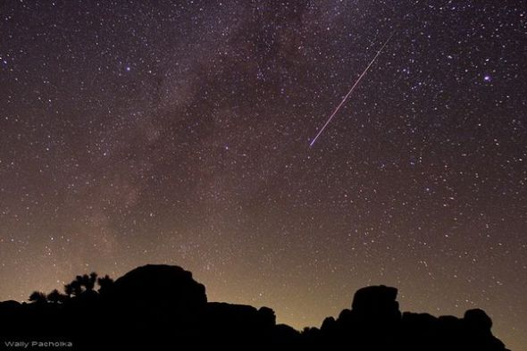 图片：美国国家地理2010年十大太空发现-英仙座流星雨峰值