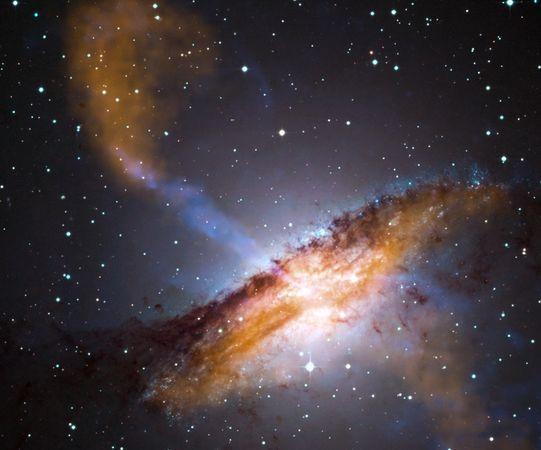 图片：美国国家地理2010年十大太空发现-黑洞内存在宇宙