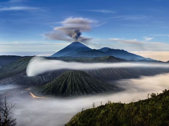 三座火山比邻而居