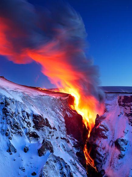 冰岛火山岩浆流