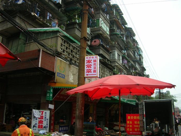 图片：位于成都外曹家巷菜市场里的明婷饭店