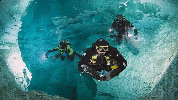 圖片：美國女探險家勇潛奪命洞穴