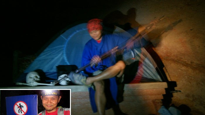 圖片：男子獨自爬到山崖懸棺內搭帳篷與古屍同眠