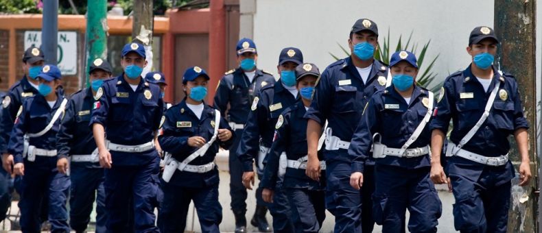摄影图片：H1N1遮住了全世界的脸庞