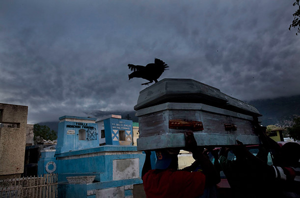 图片：海地地震后的一场葬礼